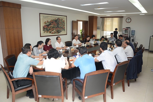 成人网视频
座谈会现场1.JPG