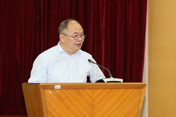 成人网视频
副主任陈义平主持会议.jpg