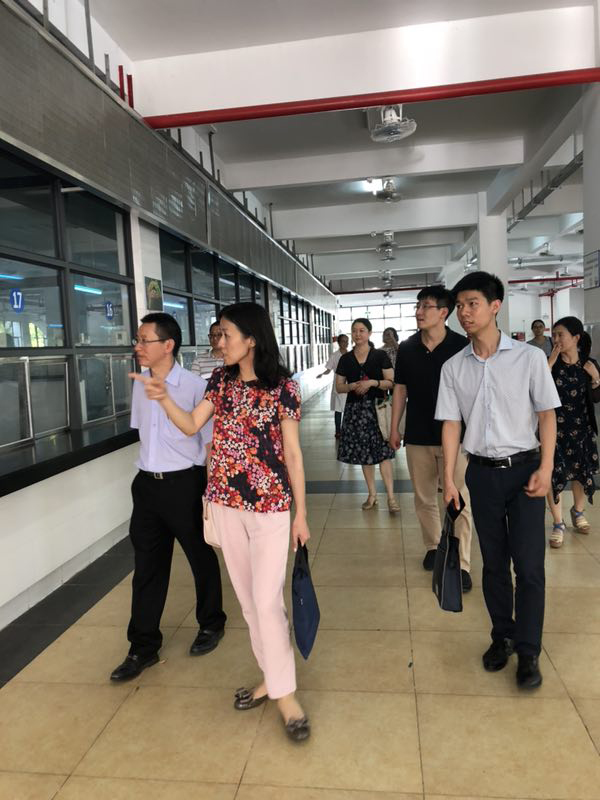 1527637670573761.jpg 王剑莉_督查组在中山市华侨中学600.jpg