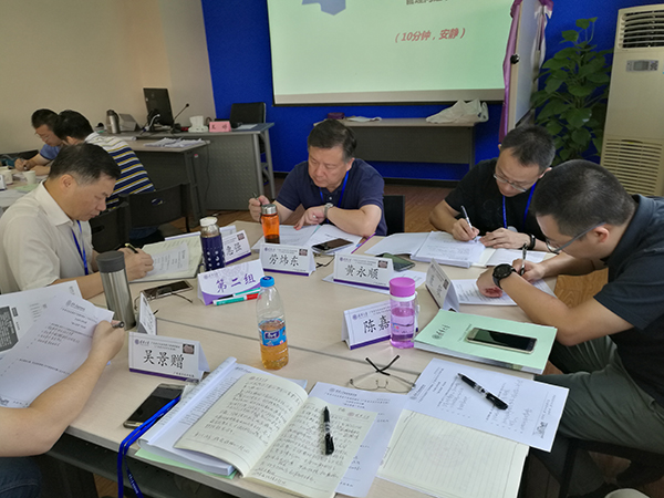 1531235159475712.jpg 600-王金龙_3-学员们积极讨论.jpg