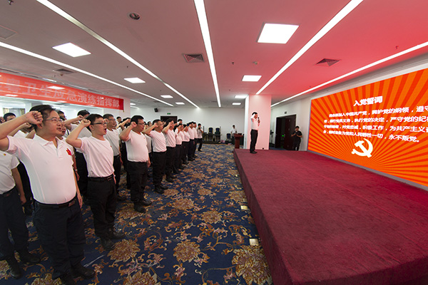 1532020703862037.jpg 2-演练党建活动-重温入党誓词.jpg